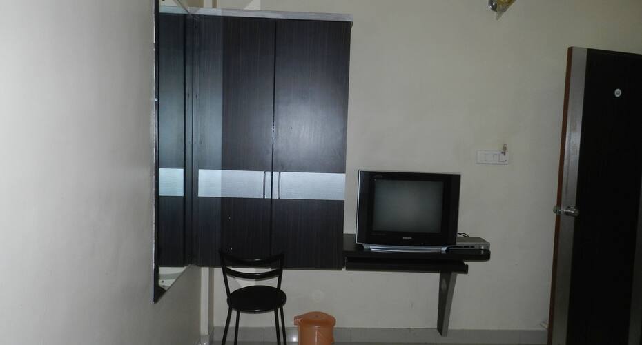 Hotel Roxy Lodging And Restaurant, Pune 5